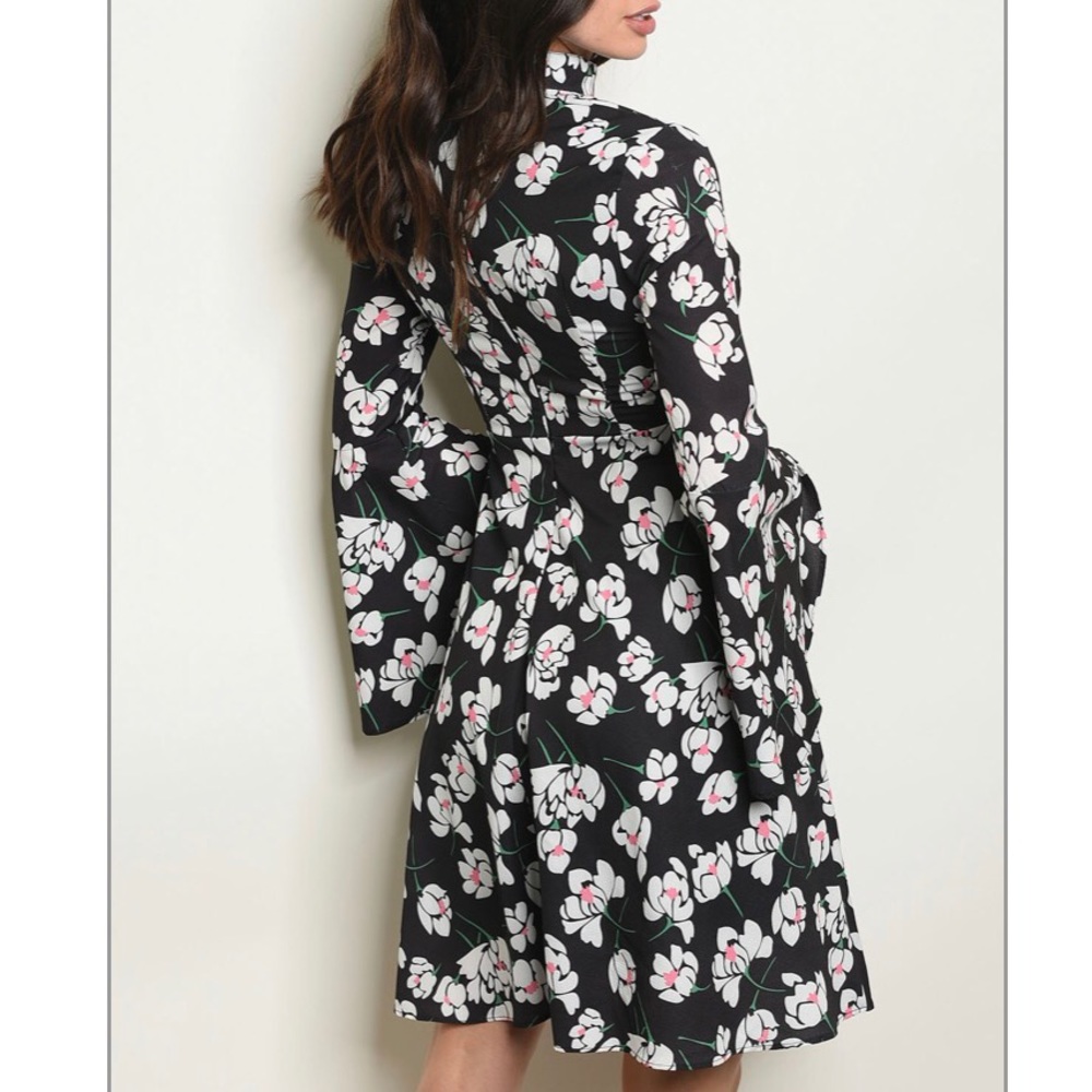 BLACK FLORAL CHOKER NECK LONGSLEEVE DRESS Sizes Small & Large - Picture 4 of 5